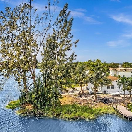 2Br Lakeside Getaway - Peaceful Waterfront Stay Davie Ngoại thất bức ảnh