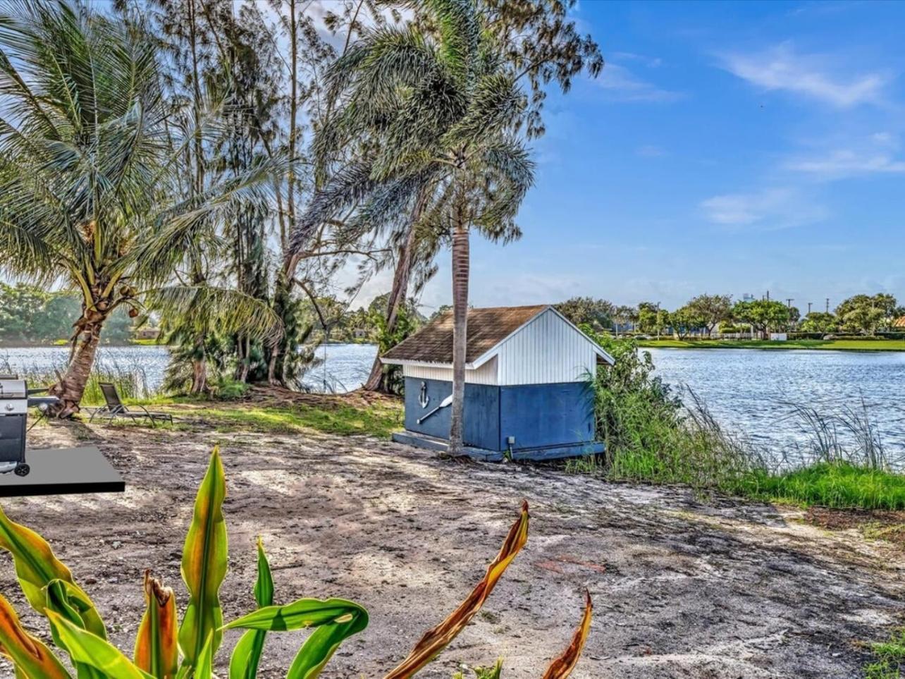 2Br Lakeside Getaway - Peaceful Waterfront Stay Davie Ngoại thất bức ảnh