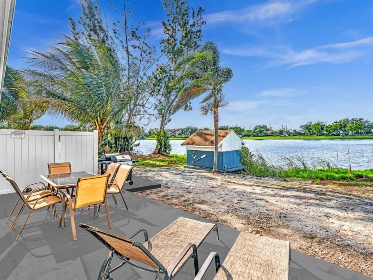 2Br Lakeside Getaway - Peaceful Waterfront Stay Davie Ngoại thất bức ảnh