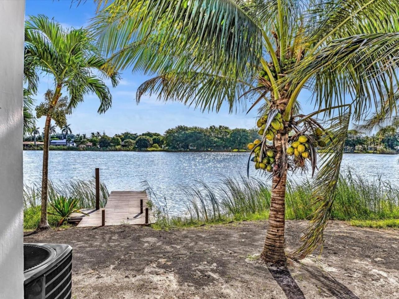 2Br Lakeside Getaway - Peaceful Waterfront Stay Davie Ngoại thất bức ảnh